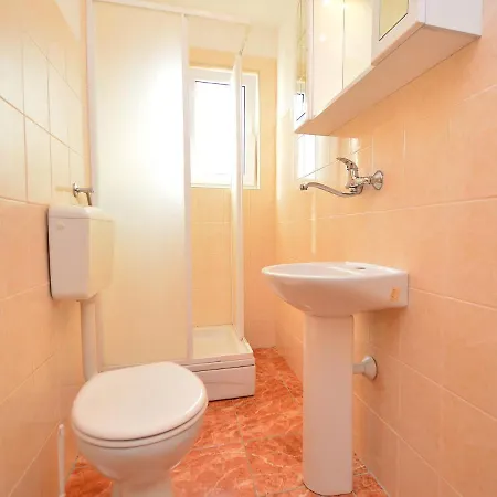 Apartman Ena By Interhome Brodarica