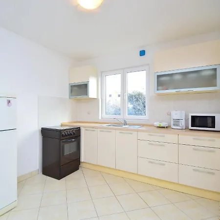 Apartment Enea *